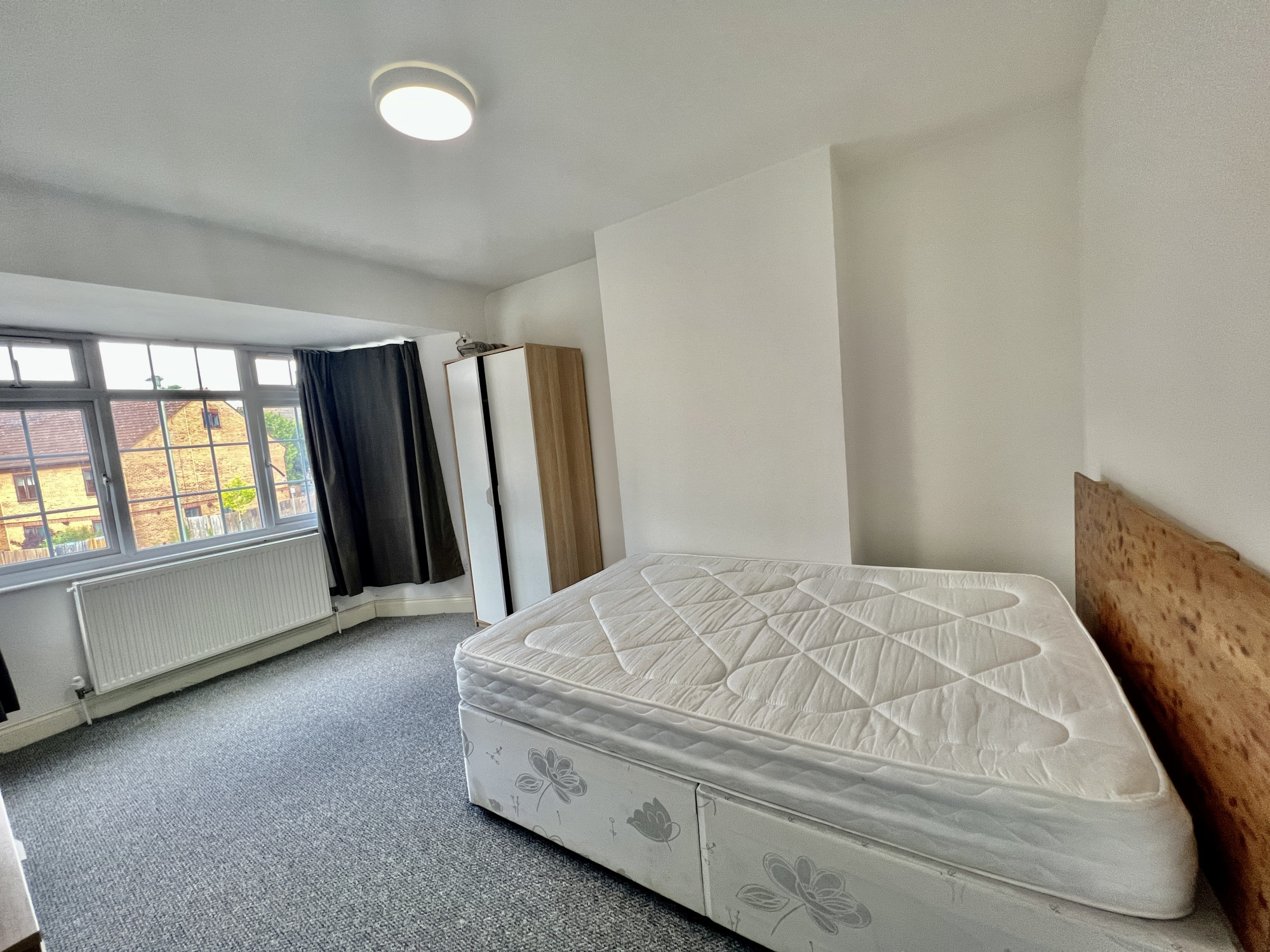 Room 6 99,, Booth Road, London photo 4