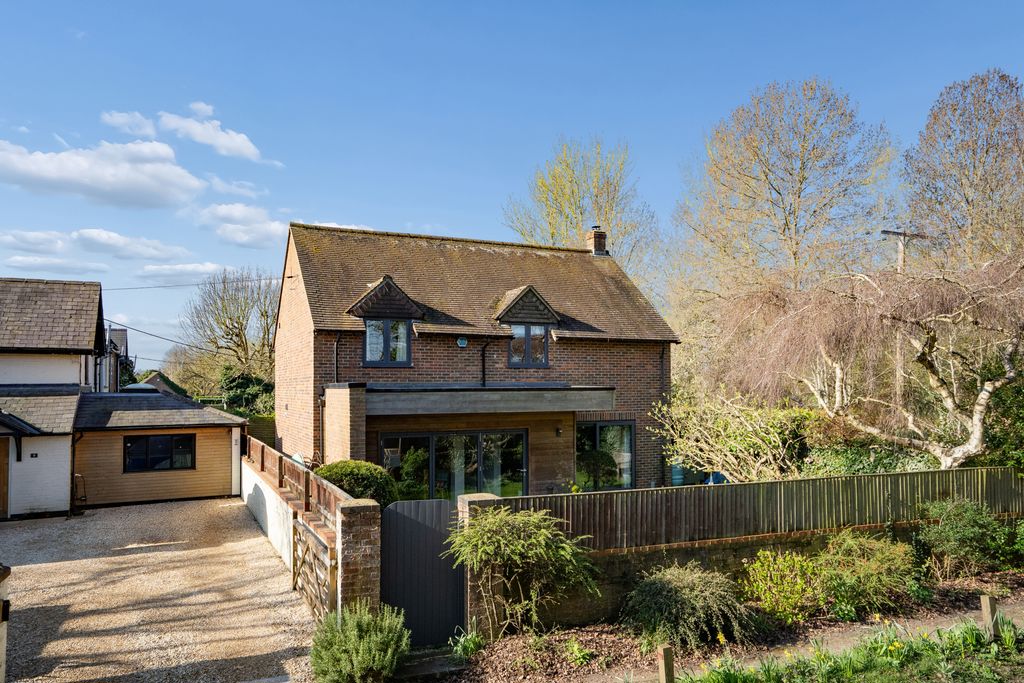 4-bed detached on 9A, Menmarsh Road, Aylesbury, £575,000
