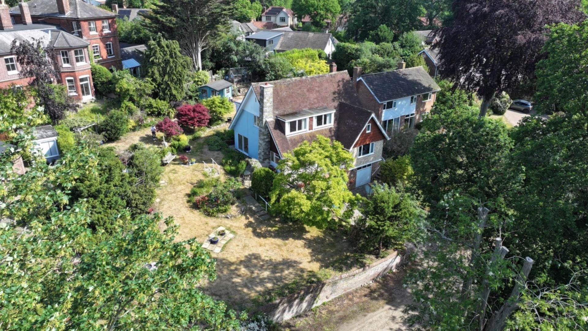 4 bed detached house for sale