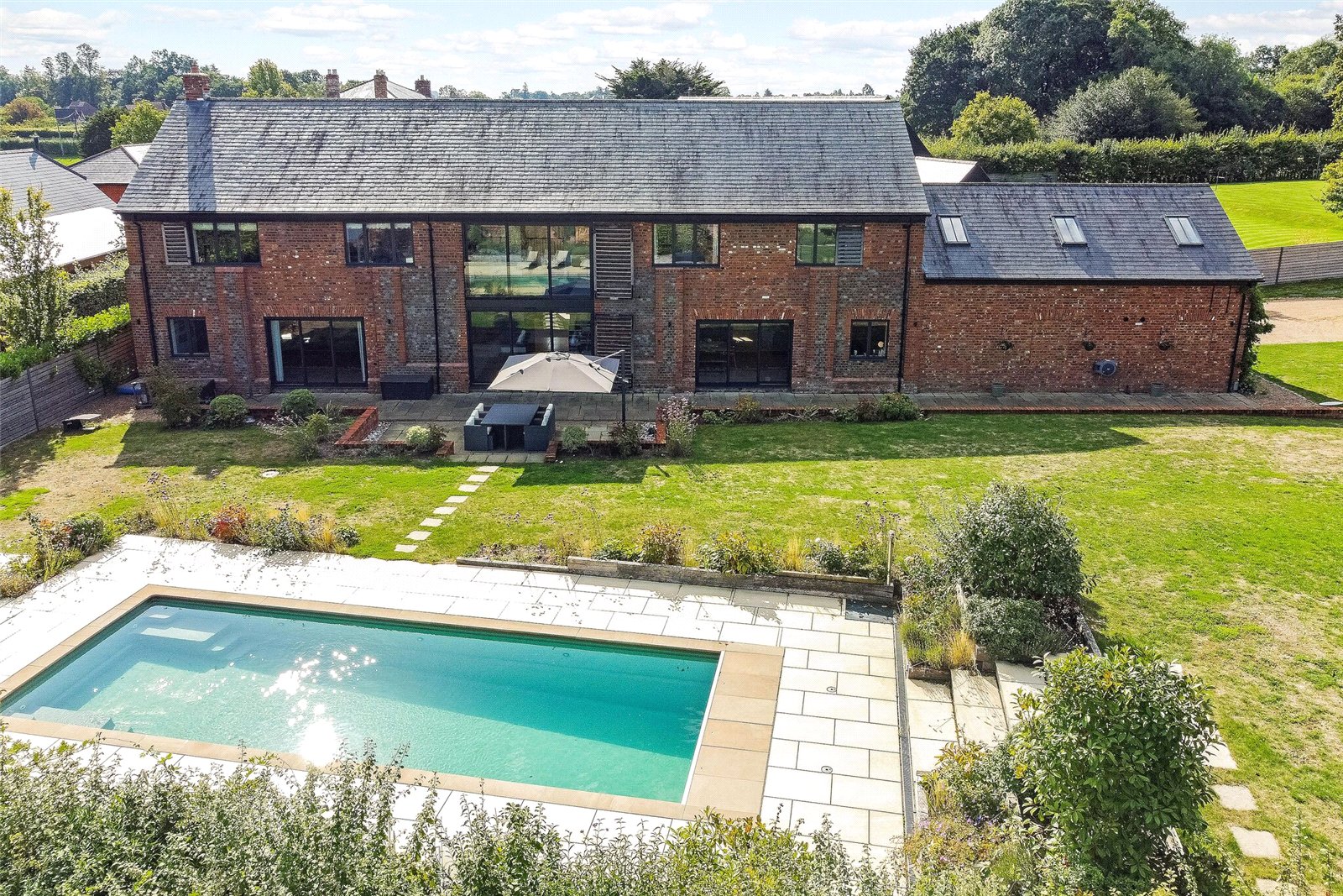 6 bedroom detached house for sale 0