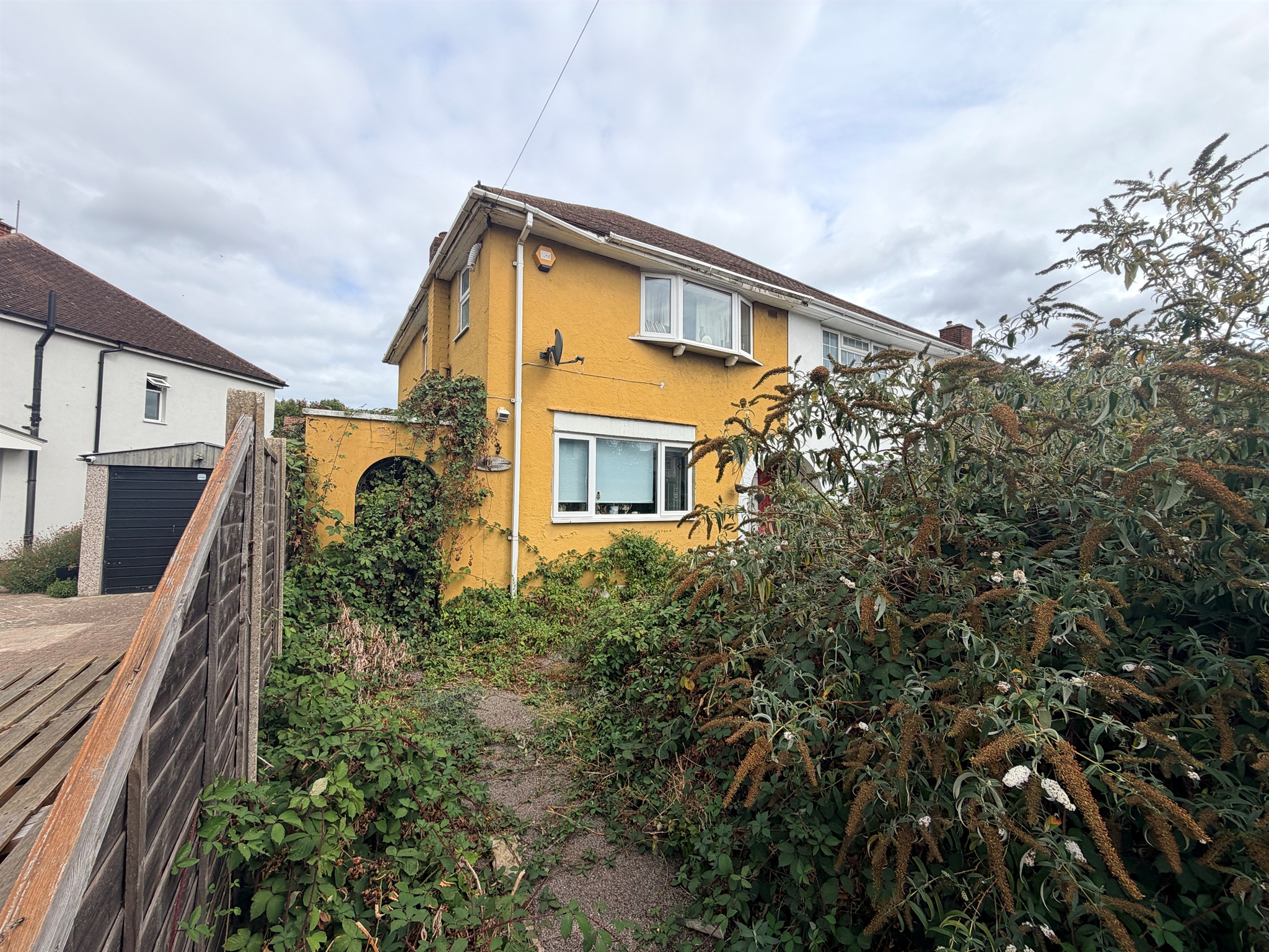 41, Winchester Road, Feltham photo 2