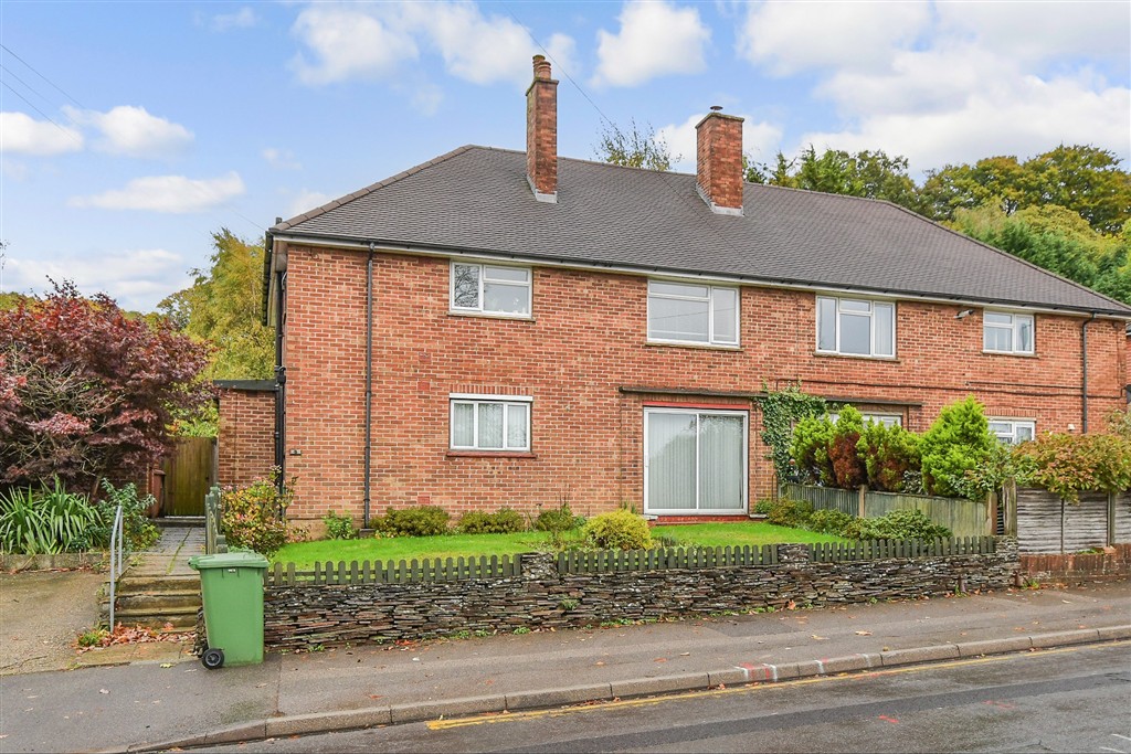 2-bed maisonette on Sandhurst Road, Tunbridge Wells, £170,000