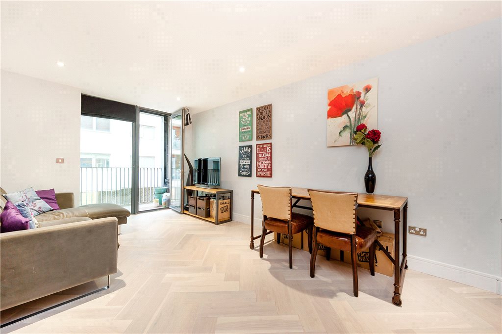 Flat, 646 sq ft