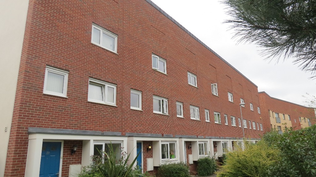 61, Aviation Avenue, Hatfield photo 2