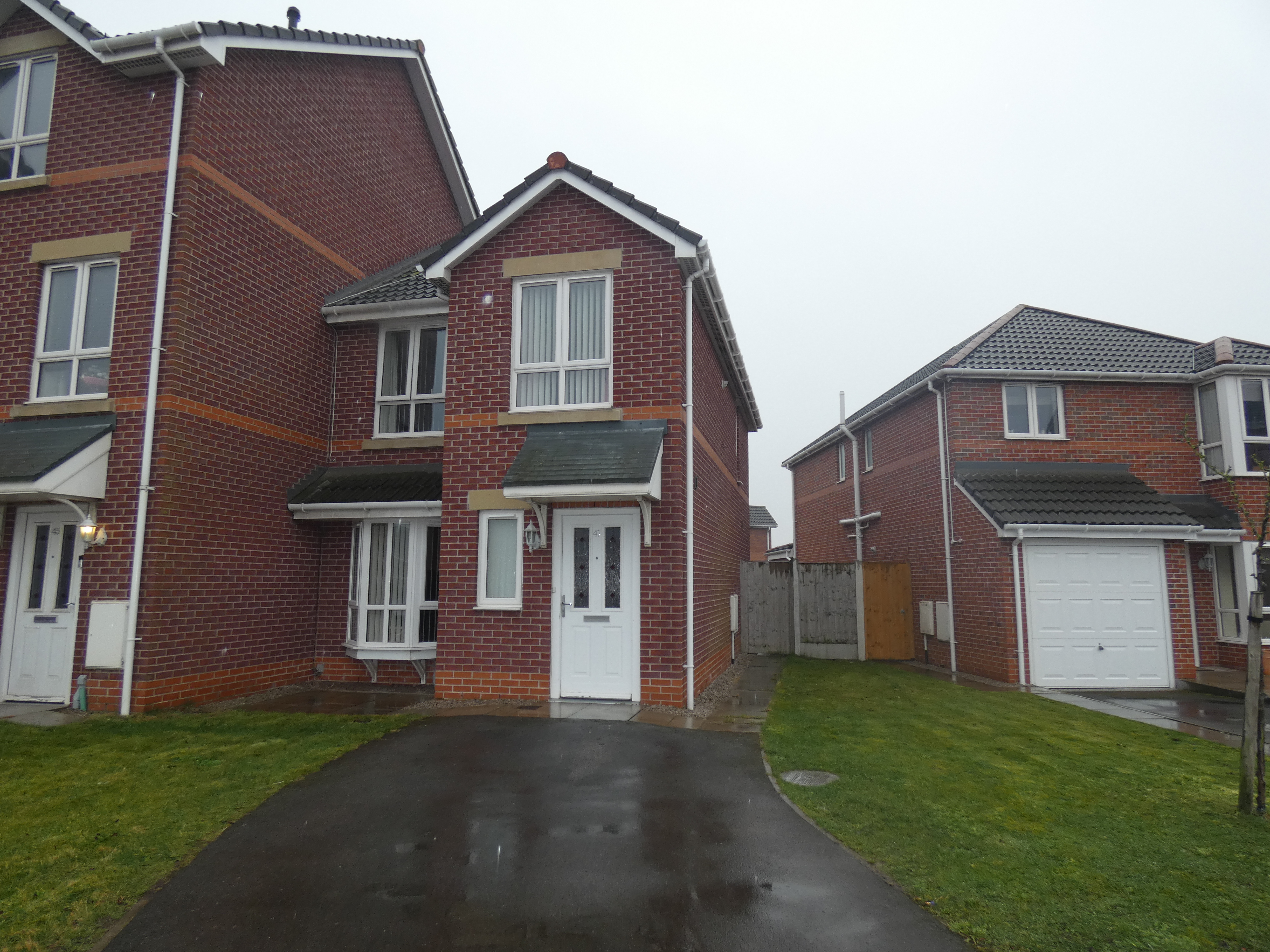3 Bedrooms Terraced house for sale in Harbour Drive, Garston, Liverpool L19