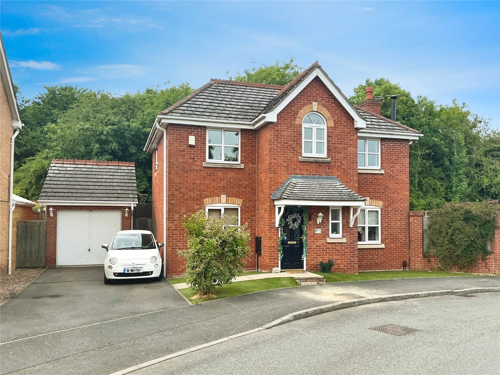 4-bed house on 7, Willow Gardens, Sutton-in-Ashfield, £270,000