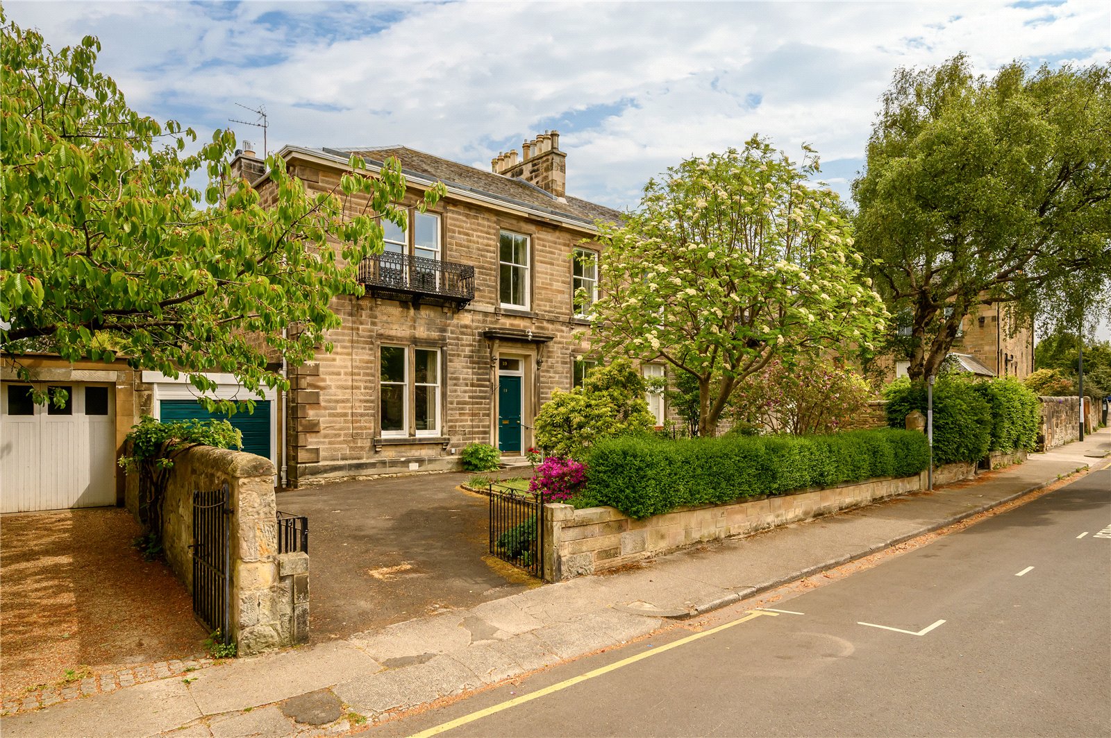 5 bedroom town house for sale