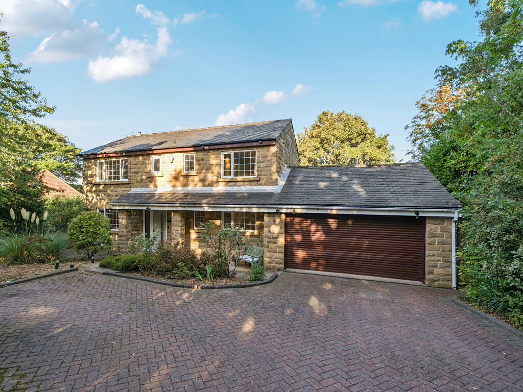 4 bed detached house for sale
