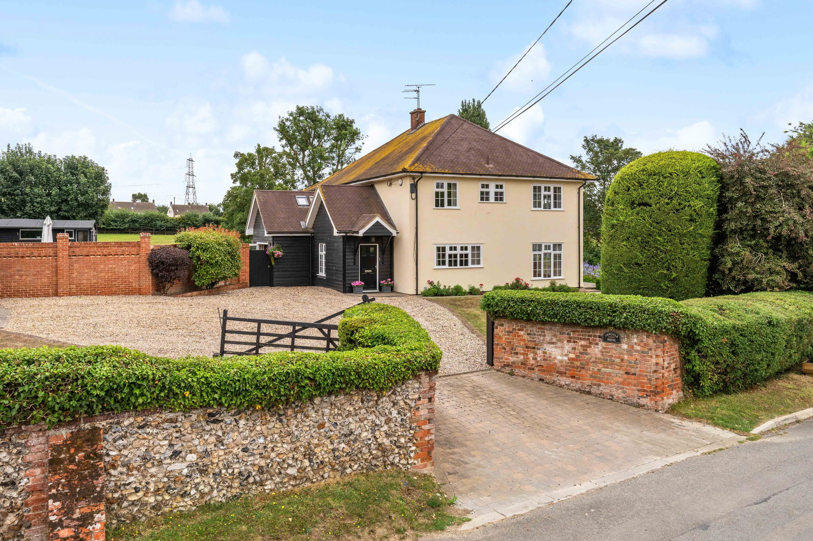 5 bedroom detached house for sale 0
