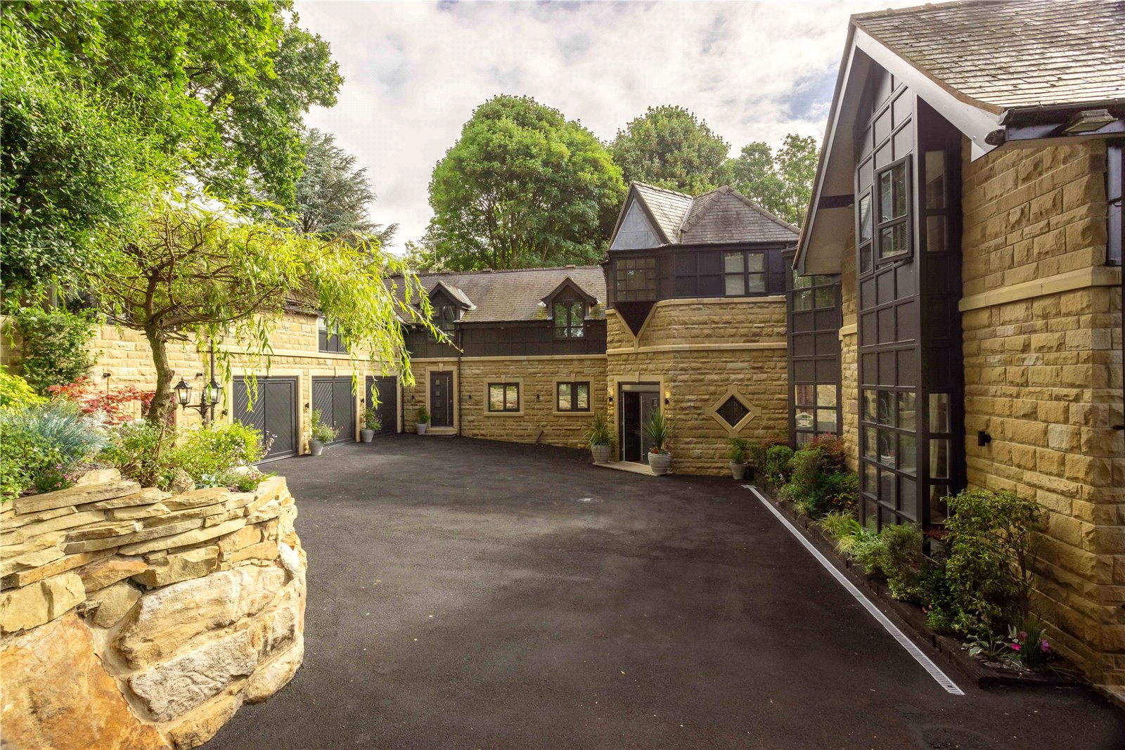 9 bedroom detached house for sale 0