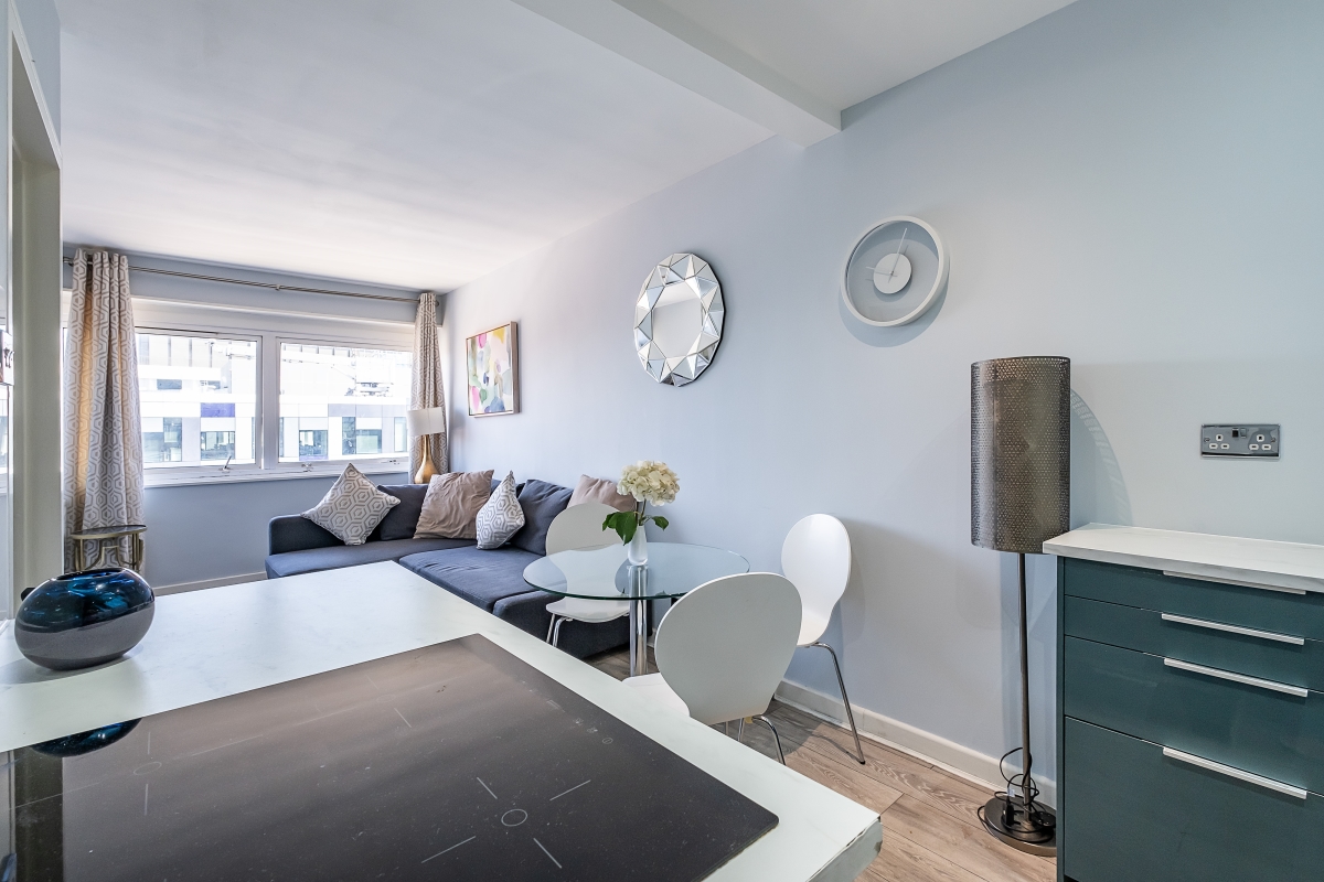 Flat 38, King Regent'S Place, 12-16, Fitzroy Street, London photo 2