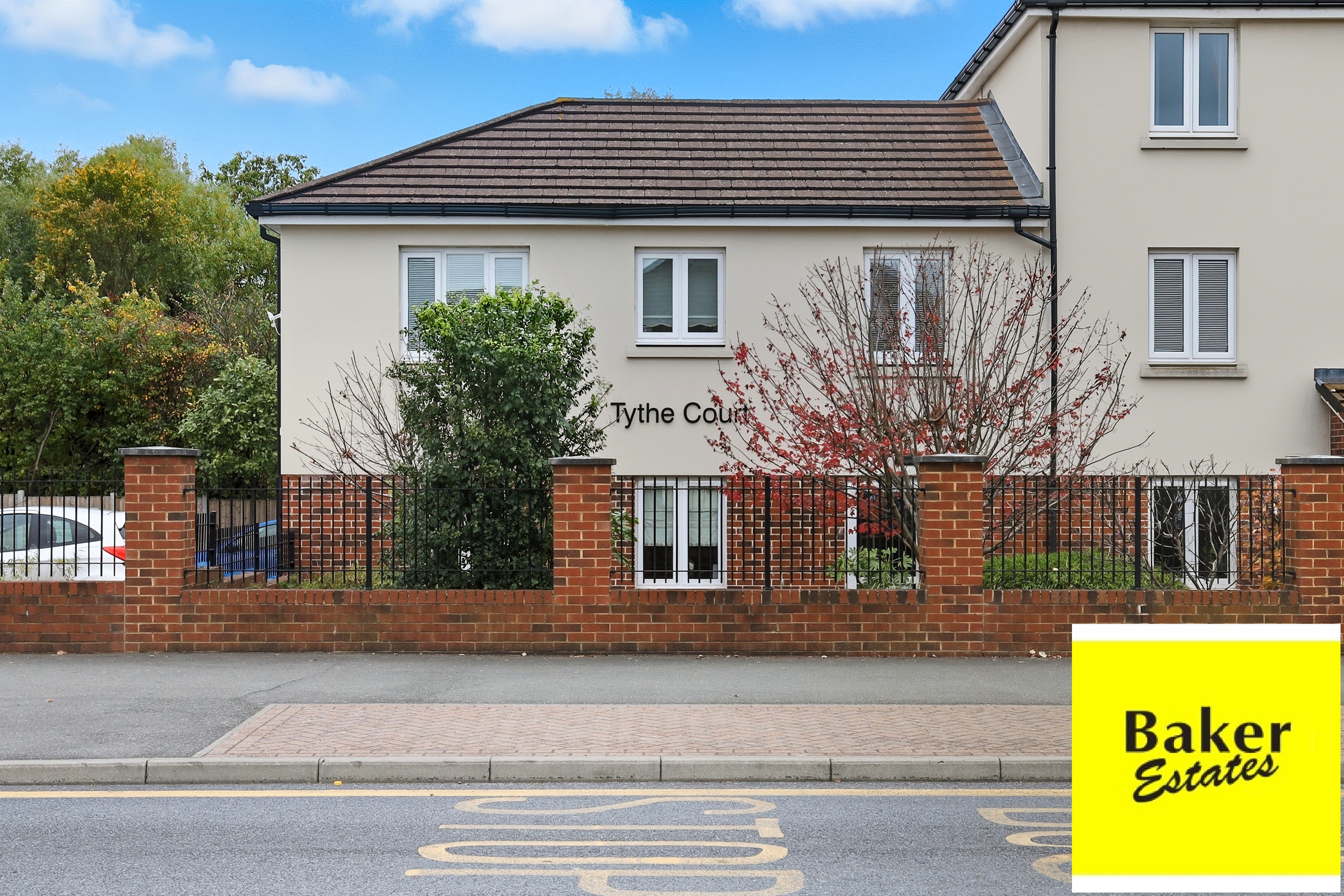 2-bed flat on 28, White Hart Lane, Romford, £185,000