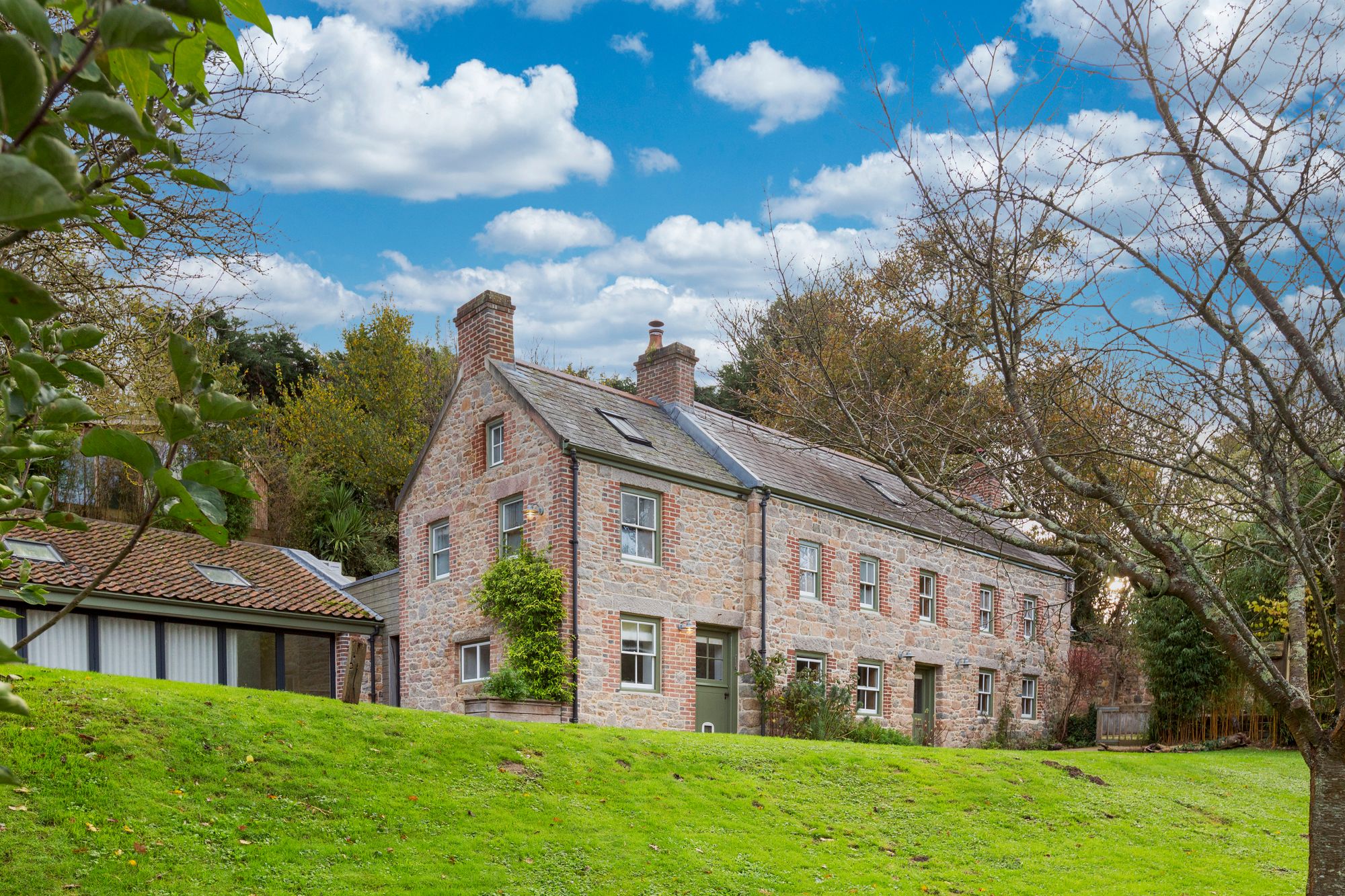 4 bedroom detached house for sale 0