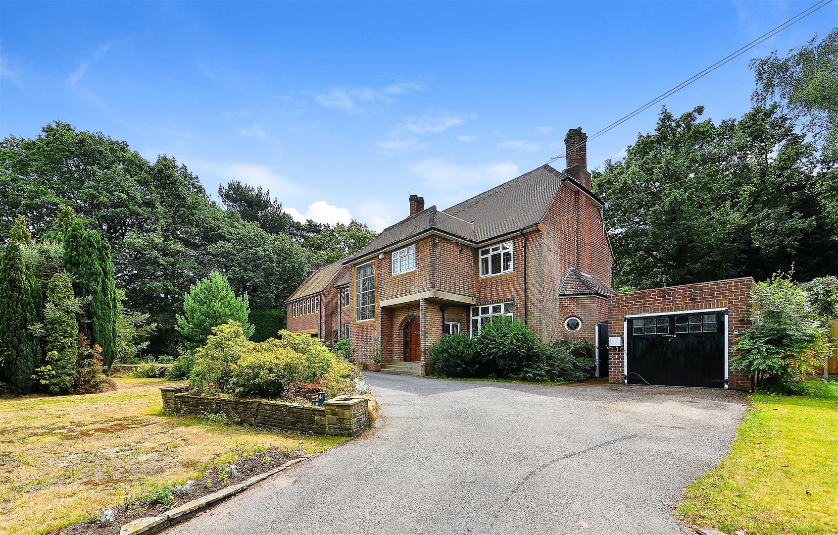 6 bedroom detached house for sale