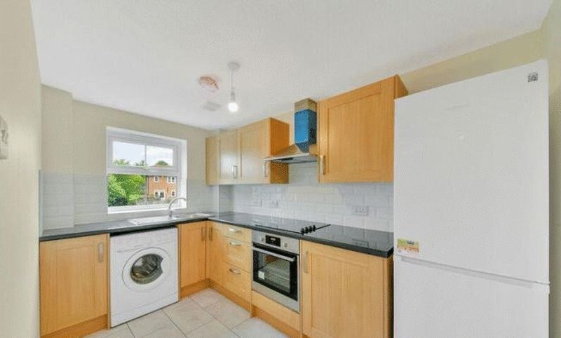 2 Bedroom Flat To Rent In Hatfield Close Sutton Sm2 London