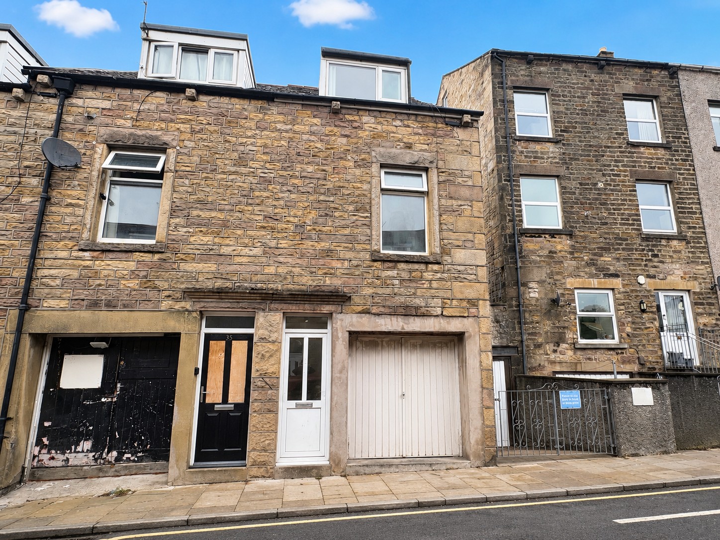 37, Lancaster photo 4