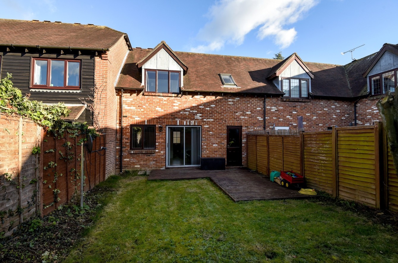 Free property report 11 Selham Close, Chichester, PO19 5BZ Chimnie