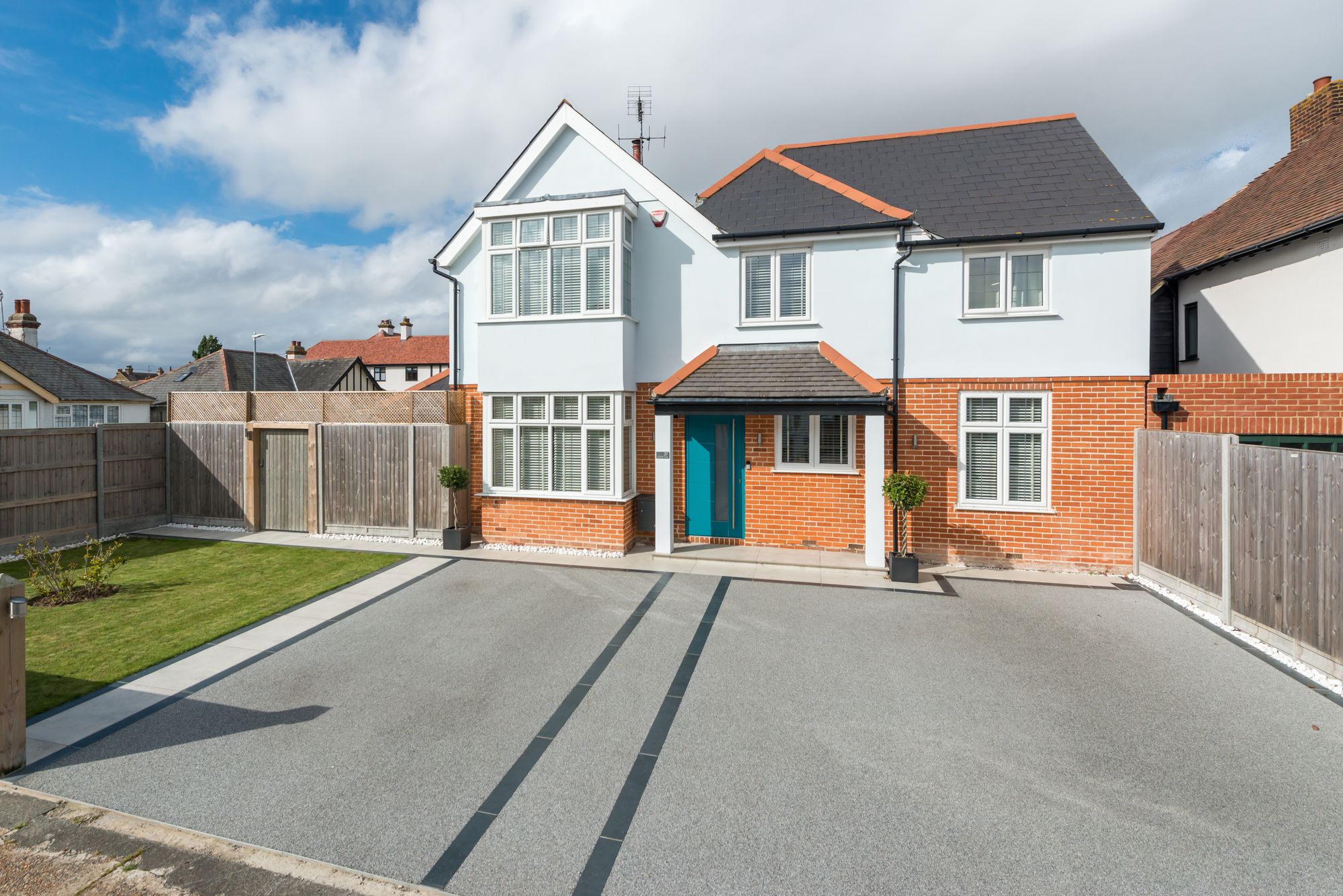6 bedroom detached house for sale 0