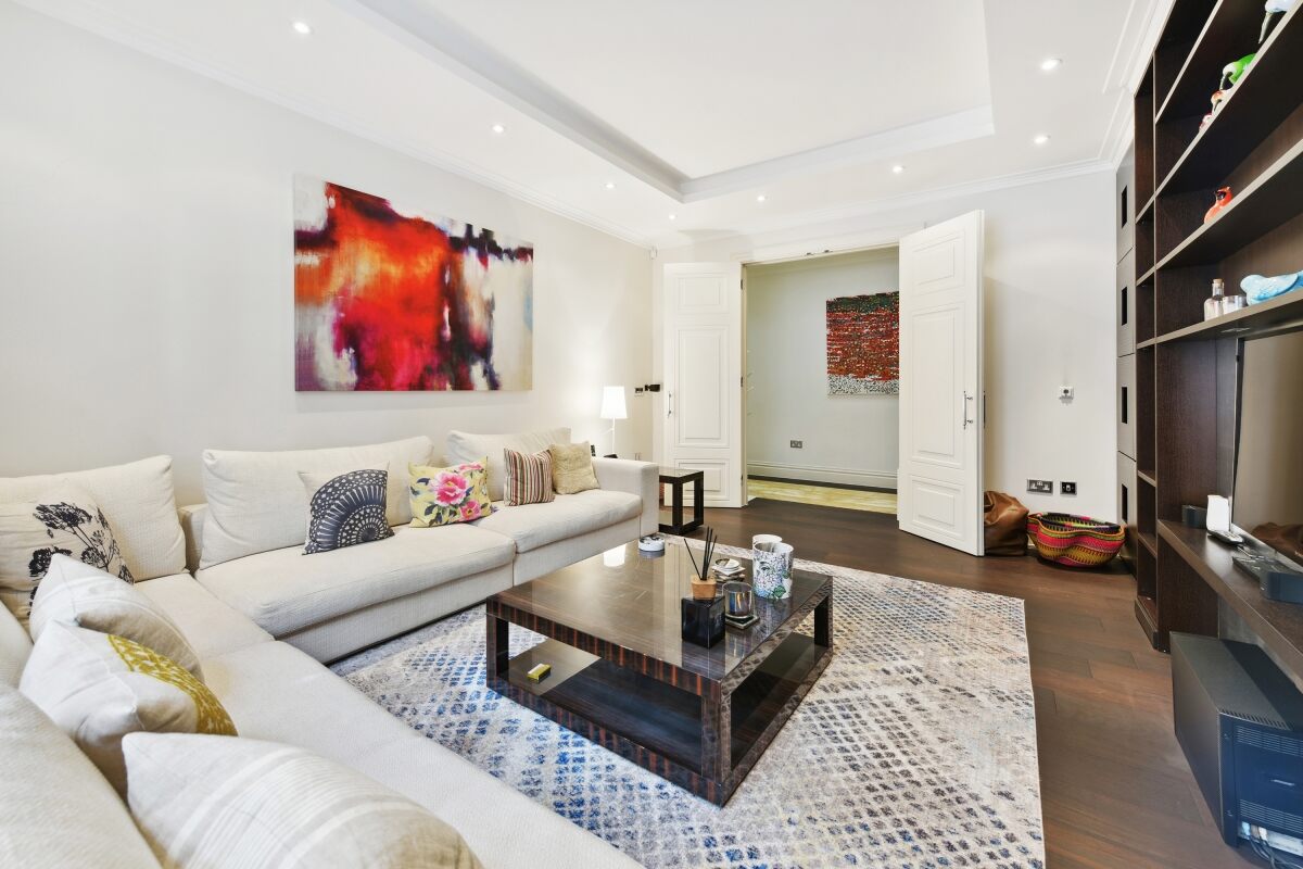 2 bedroom flat for sale 0