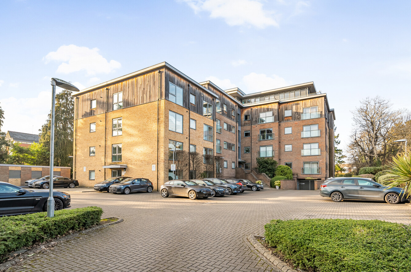 2-bed flat on Flat 2,, Priory Point, Reading, £225,000