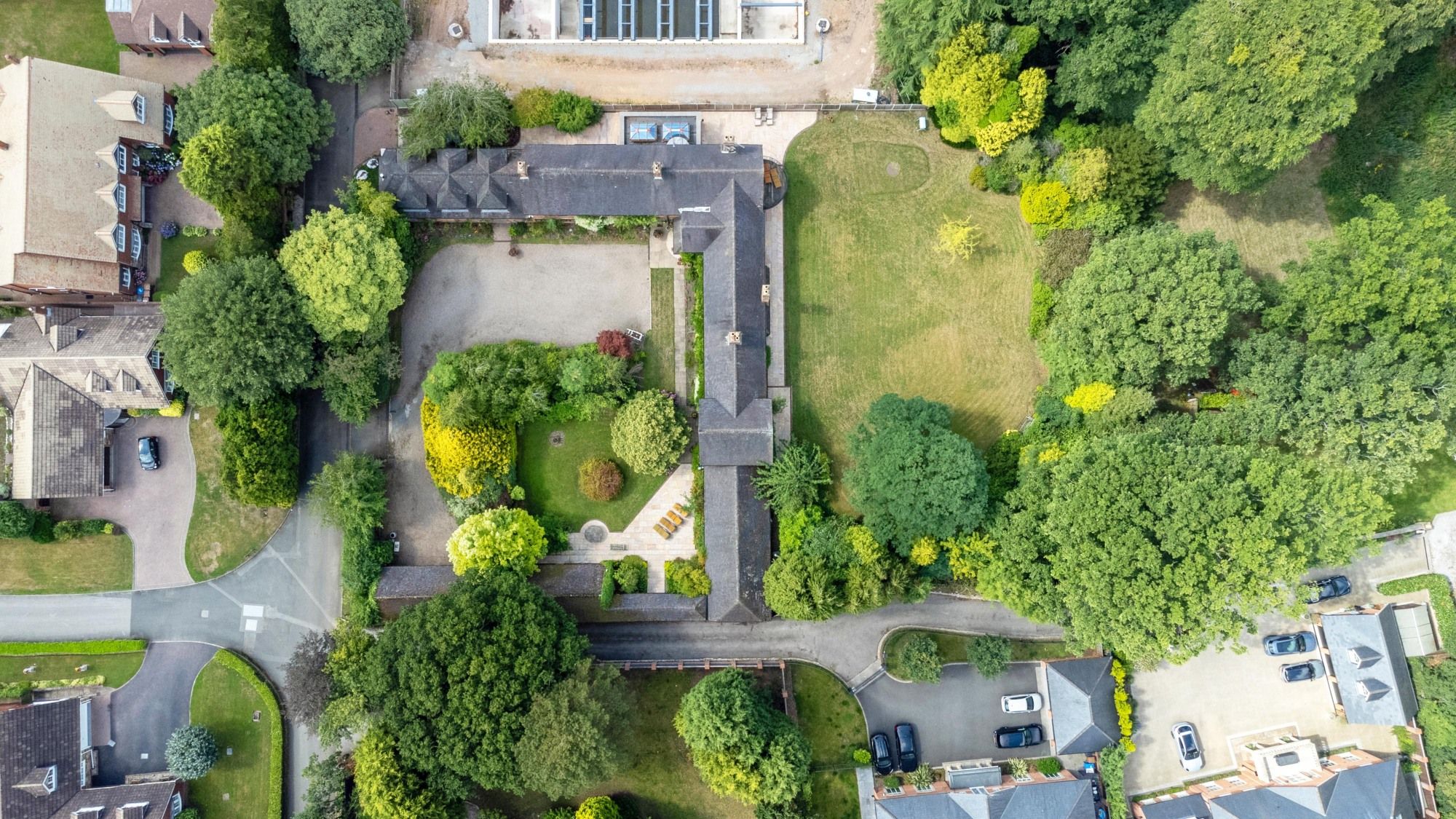 6 bedroom detached house for sale 0