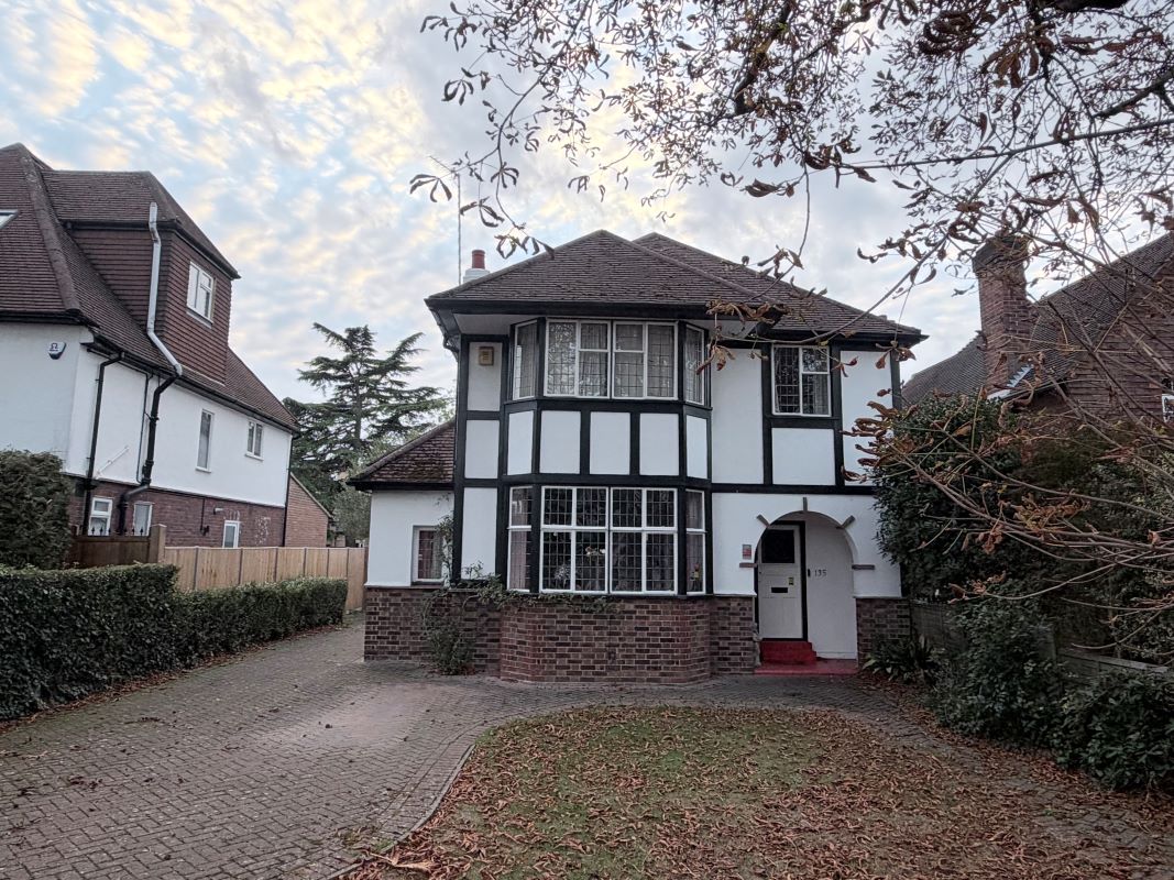 The Avenue, Sunbury-on-Thames photo 3