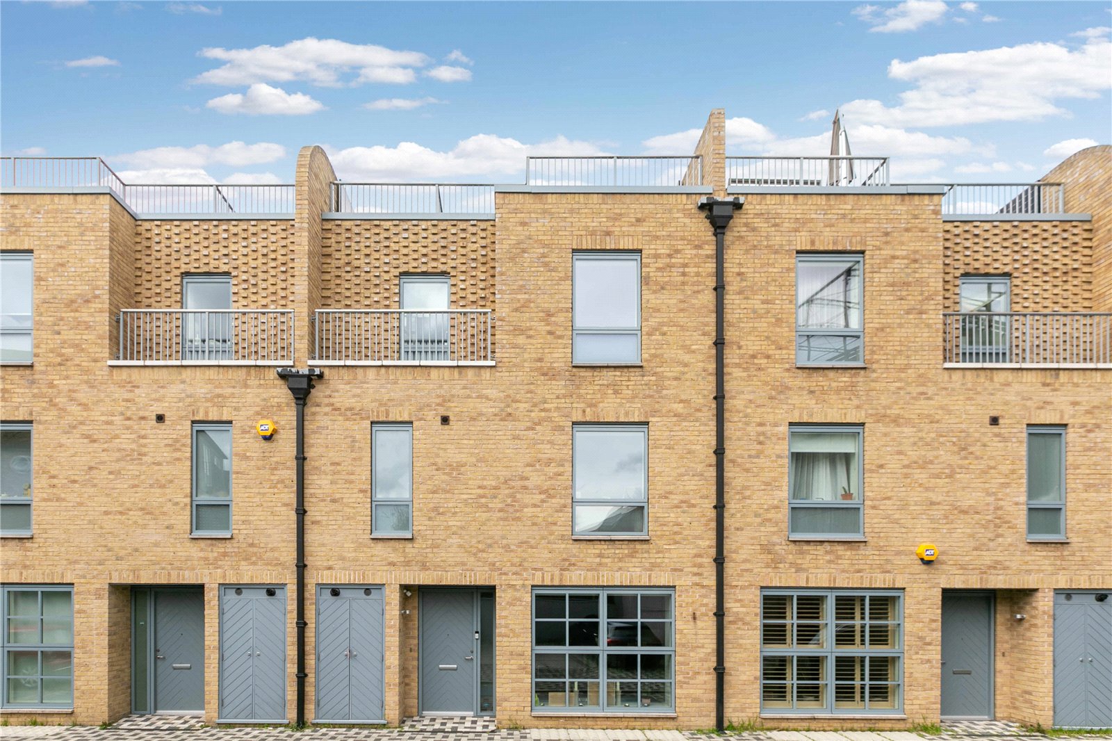 3 bedroom terraced house for sale 0
