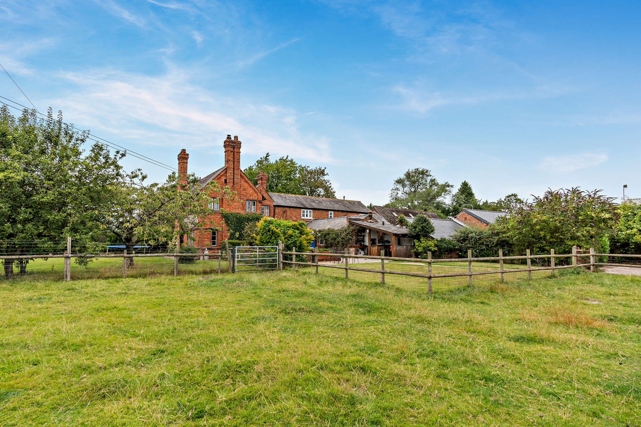 6 bedroom detached house for sale 0