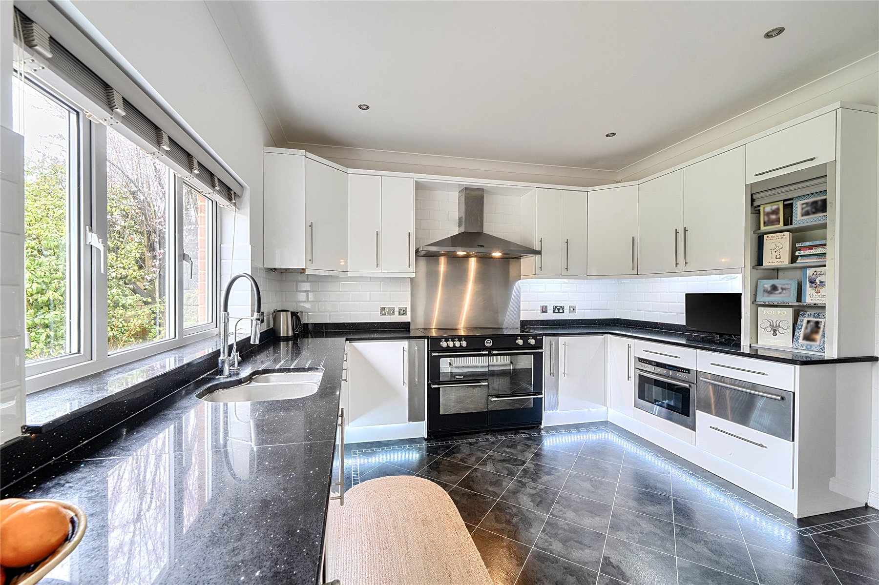 5 bedroom detached house for sale 0