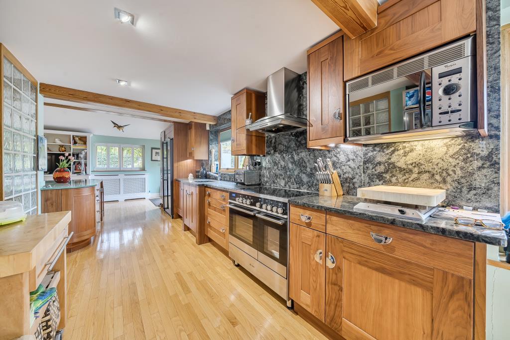 4 bedroom detached house for sale 0