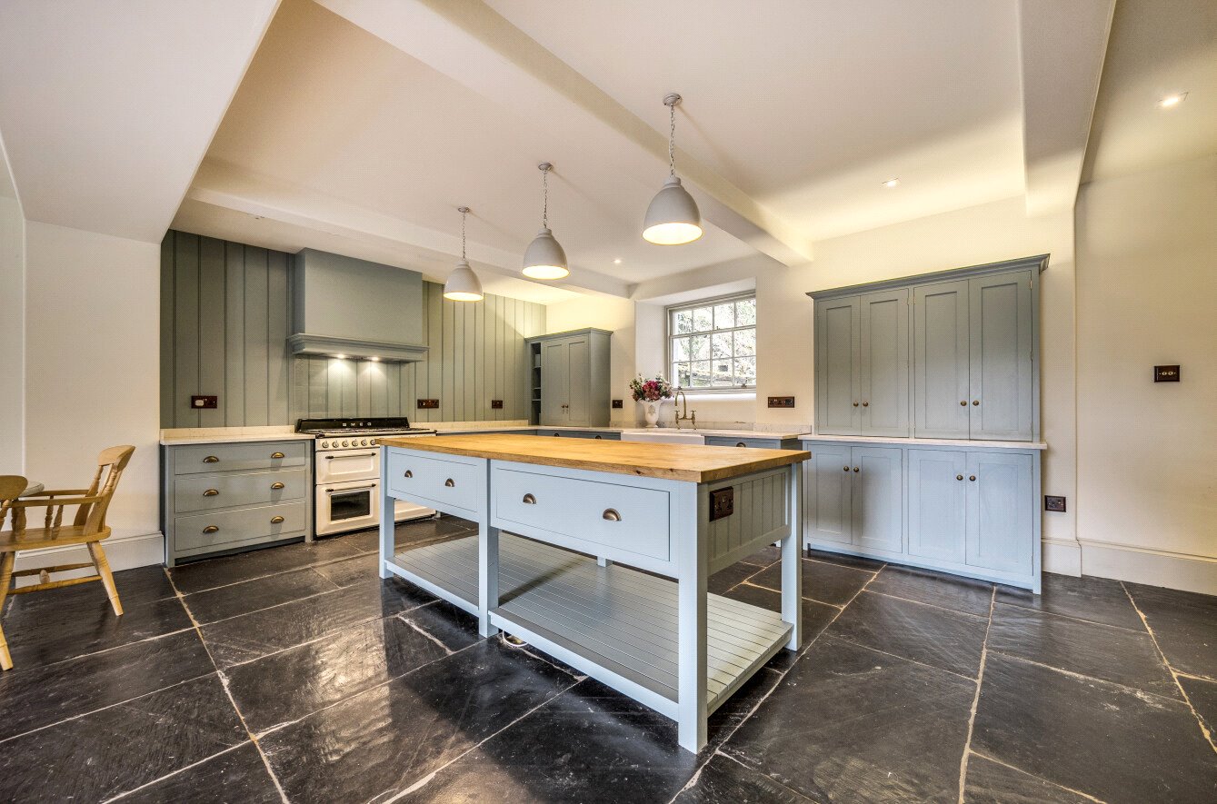 14 bedroom detached house for sale 0