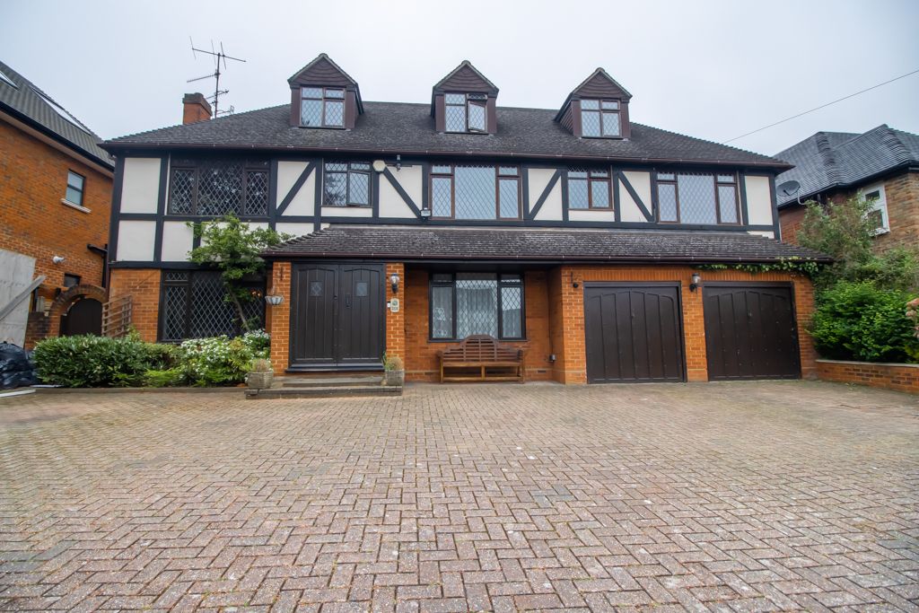 6 bedroom detached house for sale 0