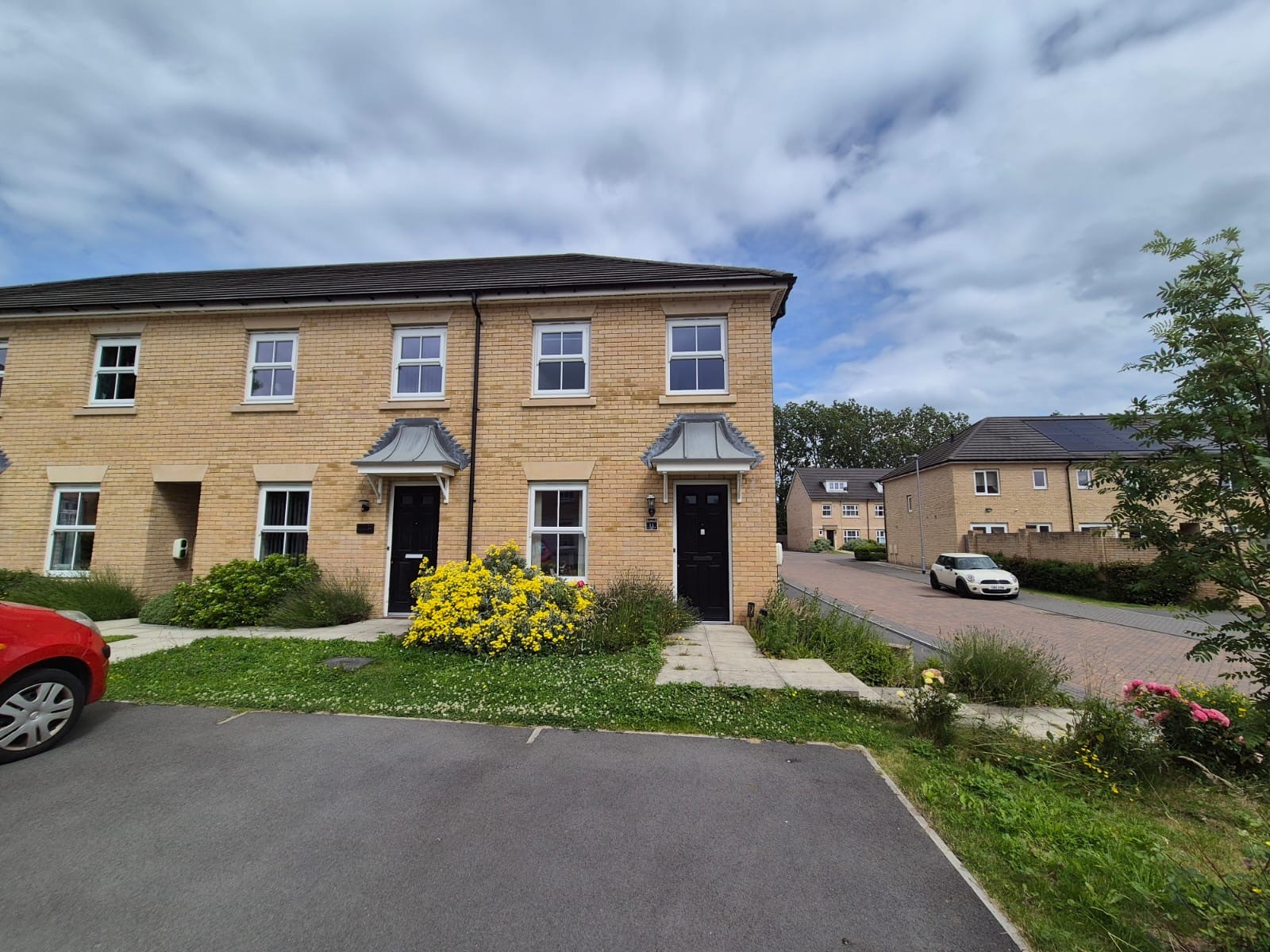 11, Castle Hill Close, Leeds photo 3