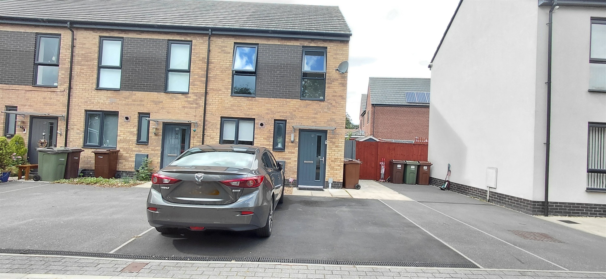 107, Curlew View, Pontefract photo 2