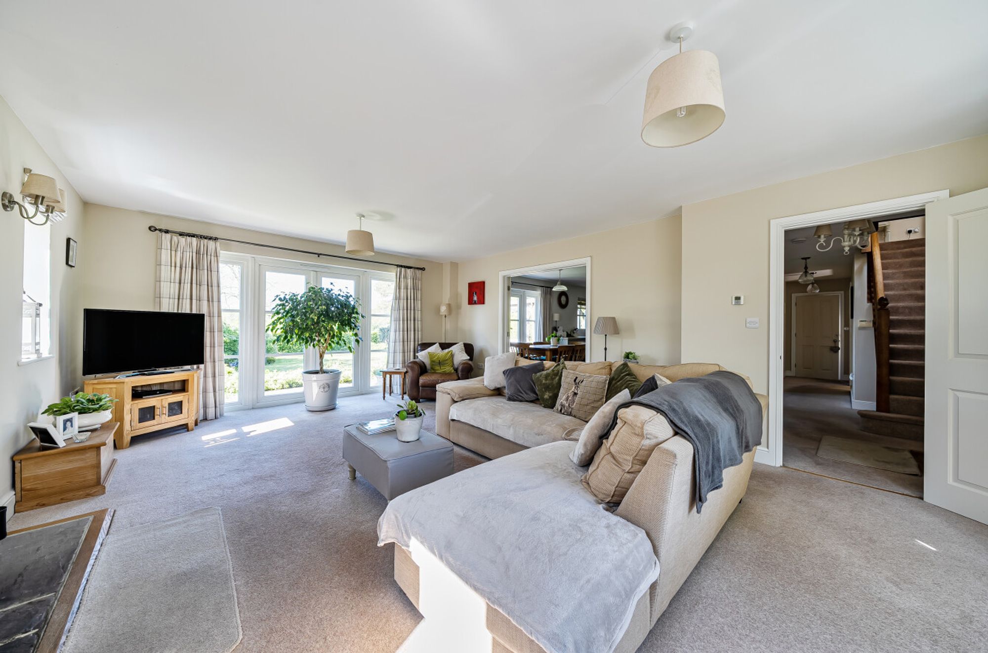 5 bedroom detached house for sale 0