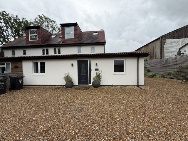 5-bed house on 1 Orchard Farm Cottages, Holtye Road, East Grinstead, £4,050/mo