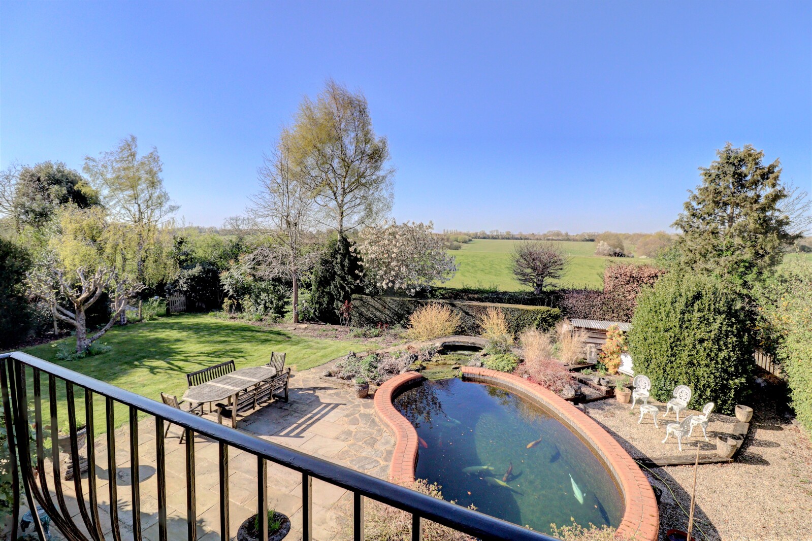 5 bedroom detached house for sale 0