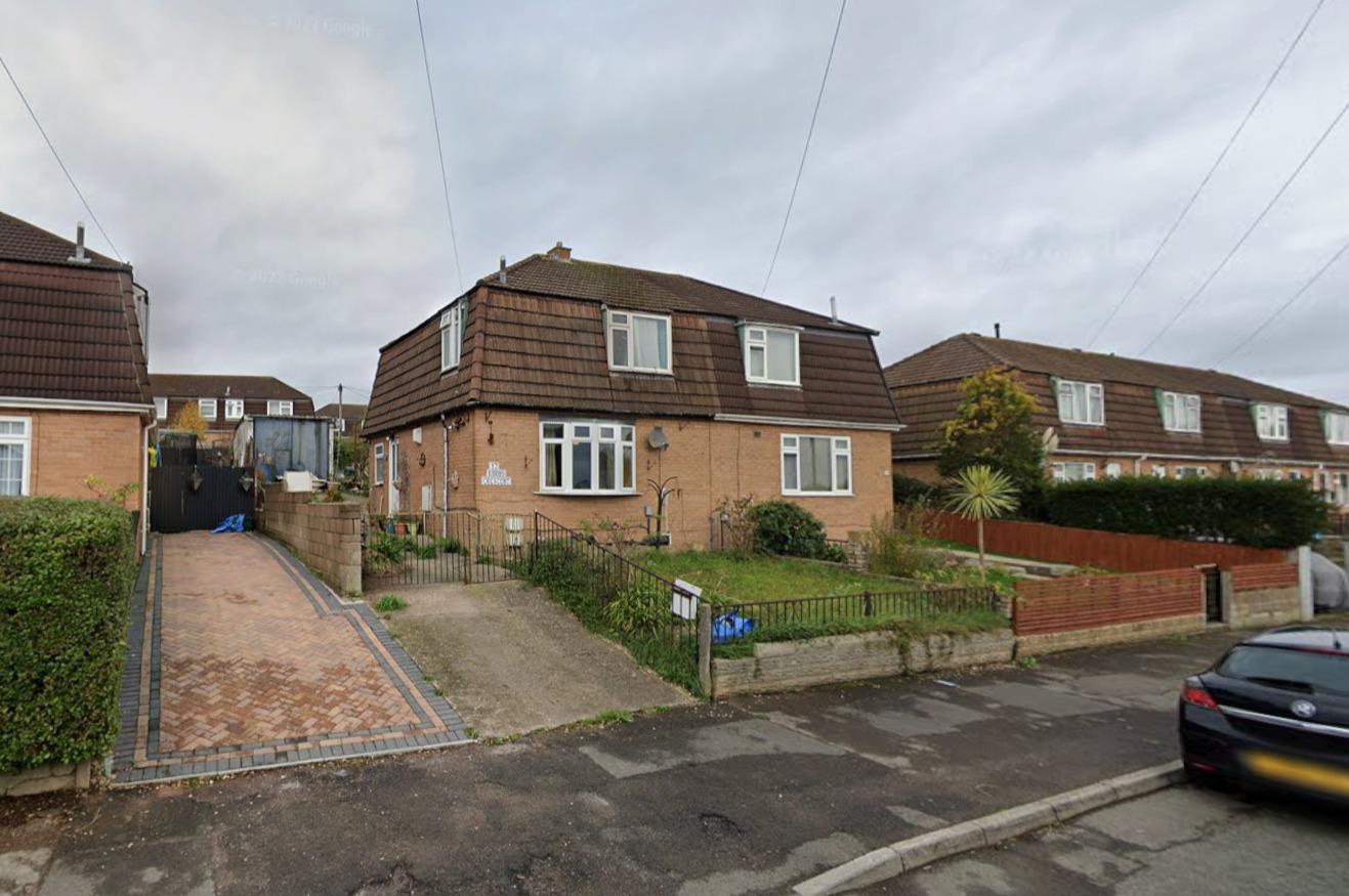 17, Burns Crescent, Barry photo 2