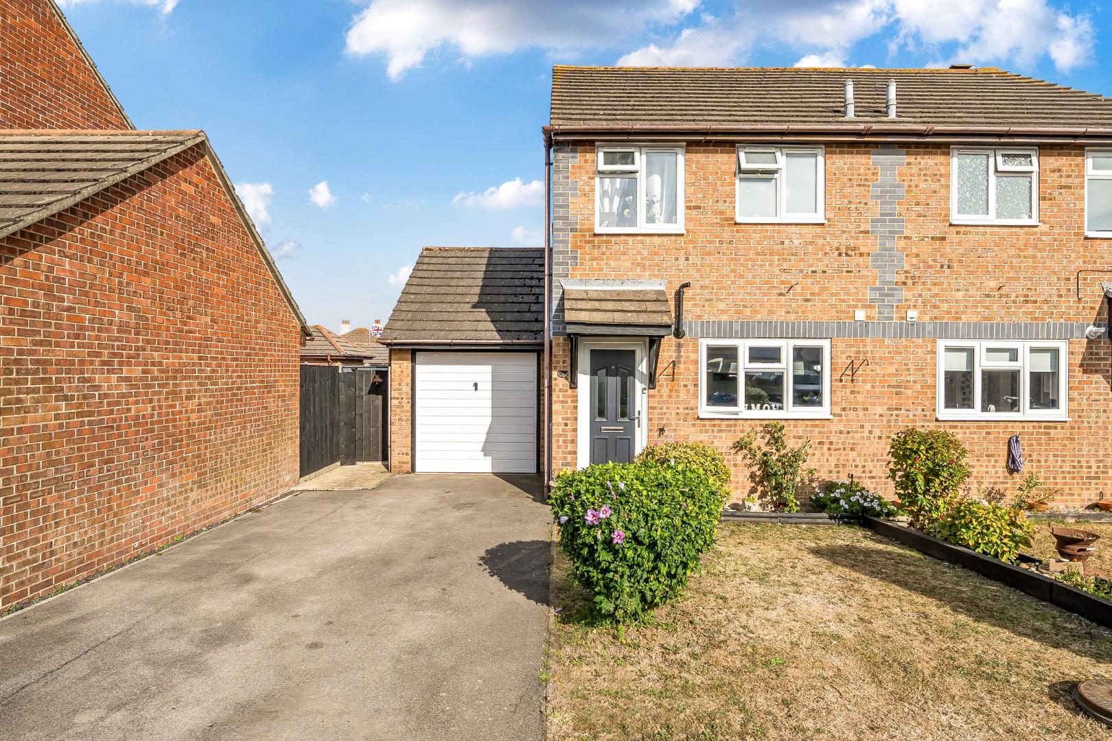 2-bed house on 34, Kingfisher Close, Hayling Island, £325,000