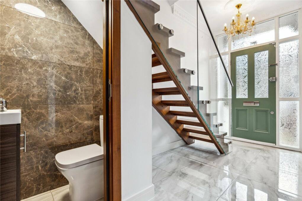 4 bedroom end terrace house for sale 0