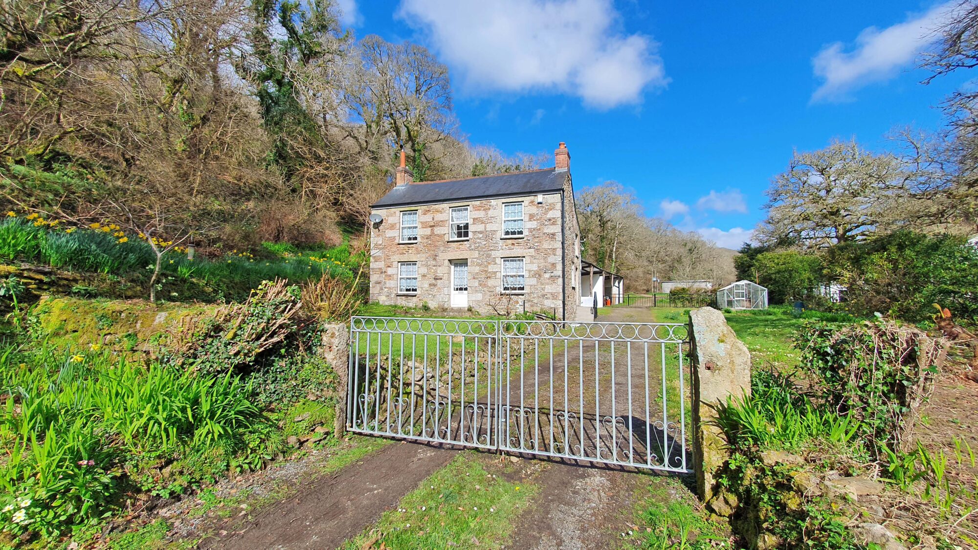 5 bedroom cottage for sale 0