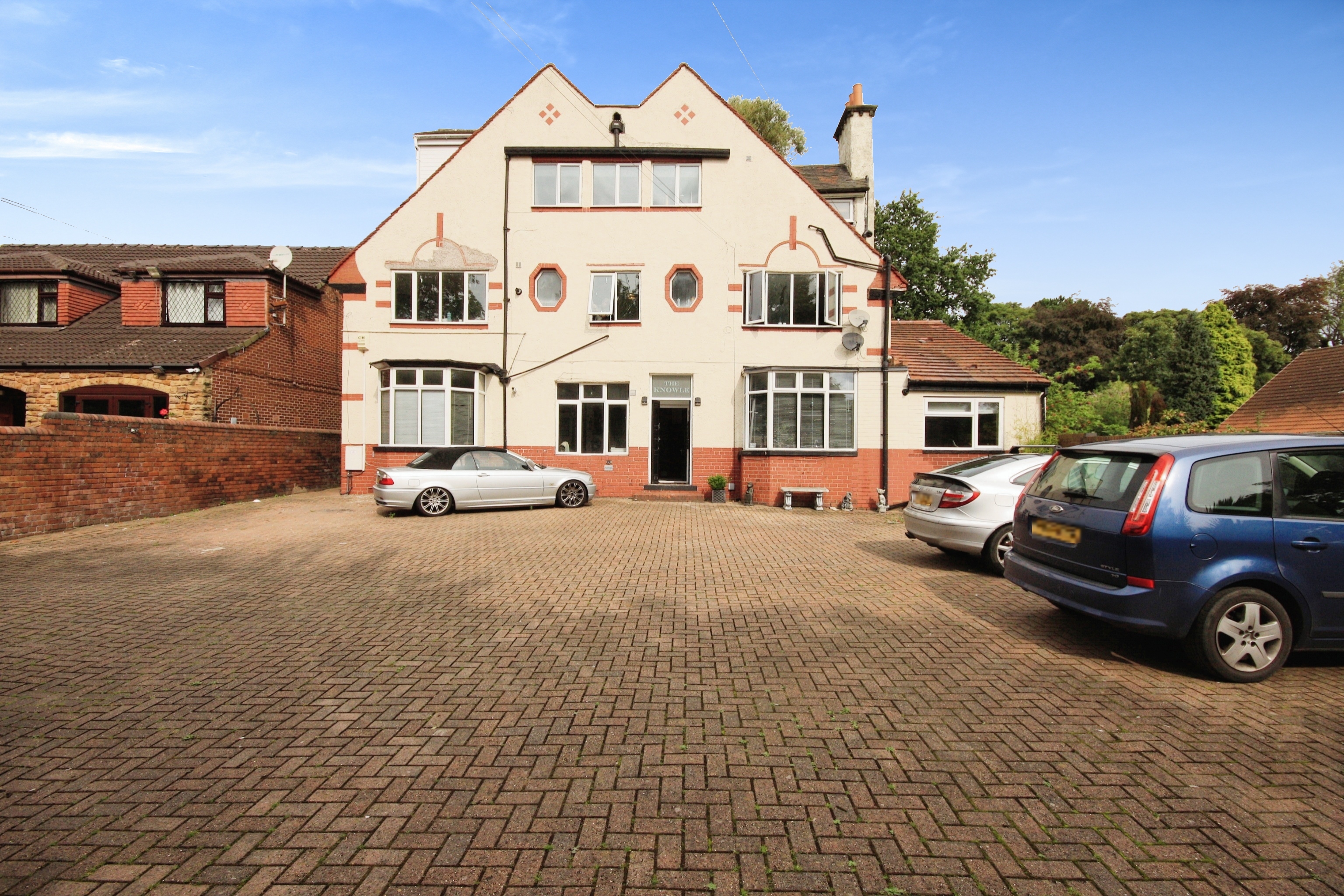 2-bed flat on Penthouse,, Kings Way, Rotherham, £92,000