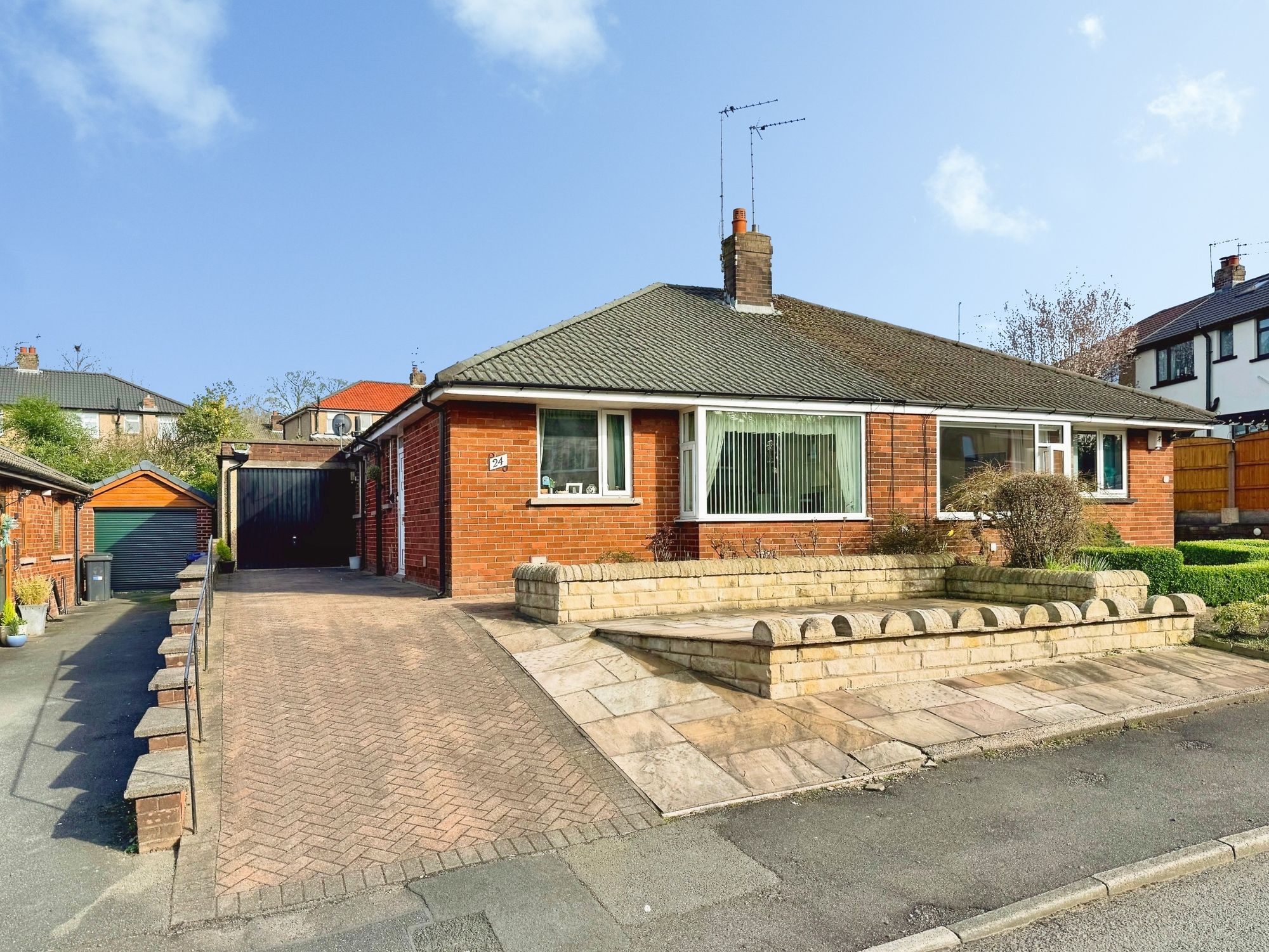 24 Queen Elizabeth Crescent, Accrington photo 4