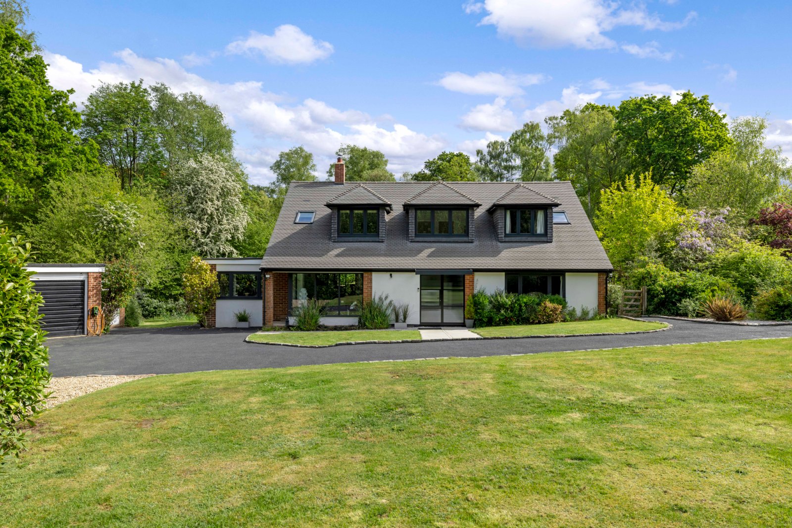 5 bedroom detached house for sale 0