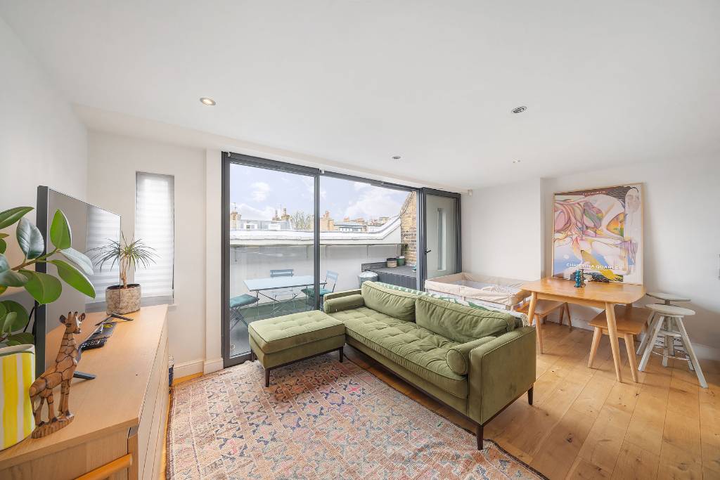 2 bedroom maisonette for sale 0