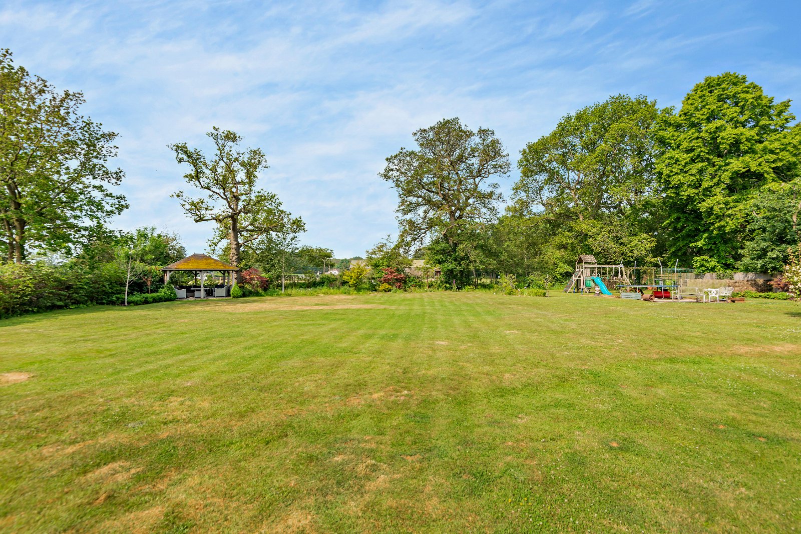 5 bedroom detached house for sale 0