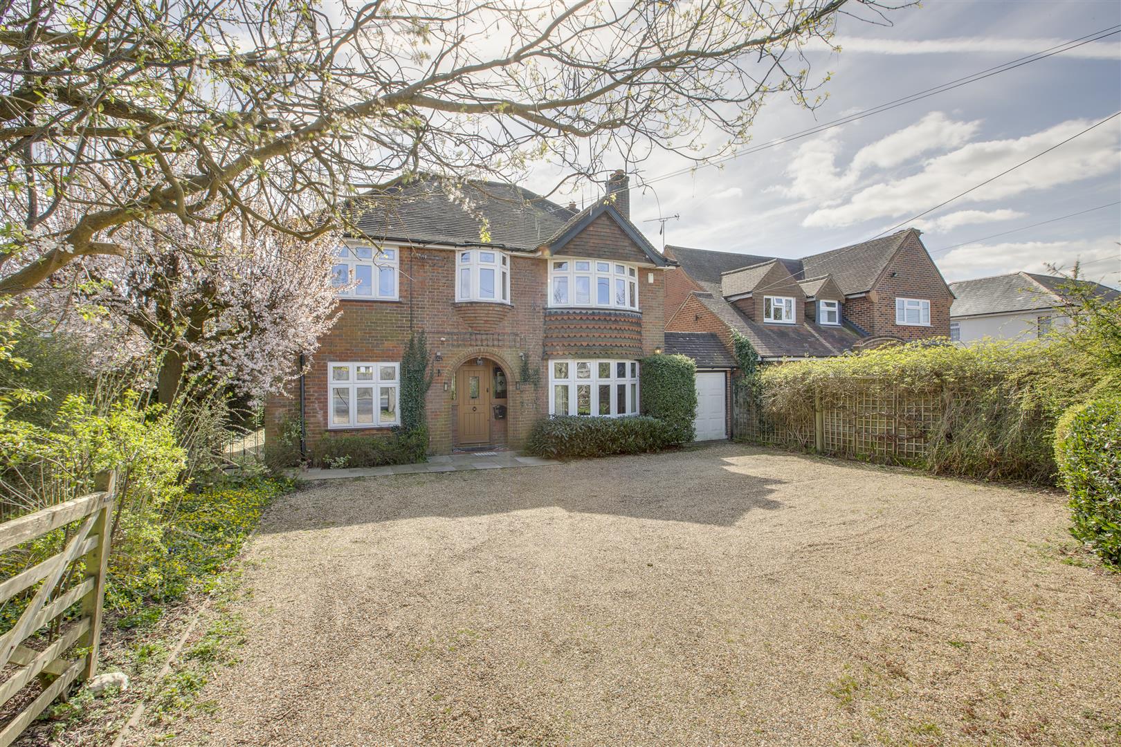 4 bedroom detached house for sale 0