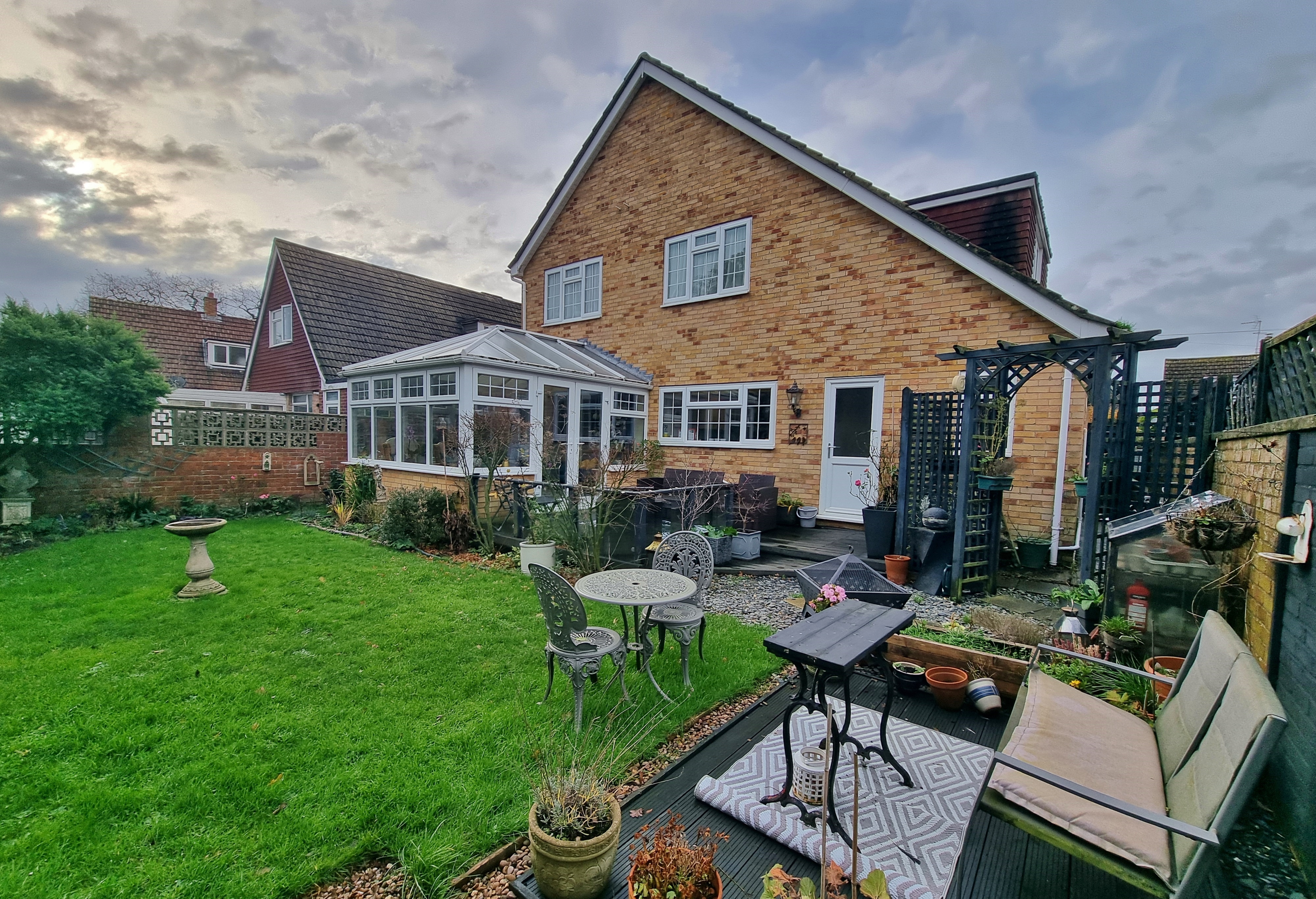 6, Burwood Grove, Hayling Island photo 3