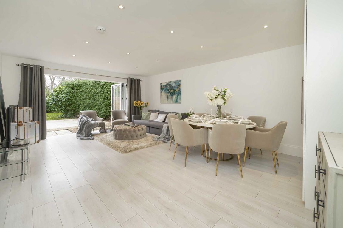 3 bedroom flat for sale 0