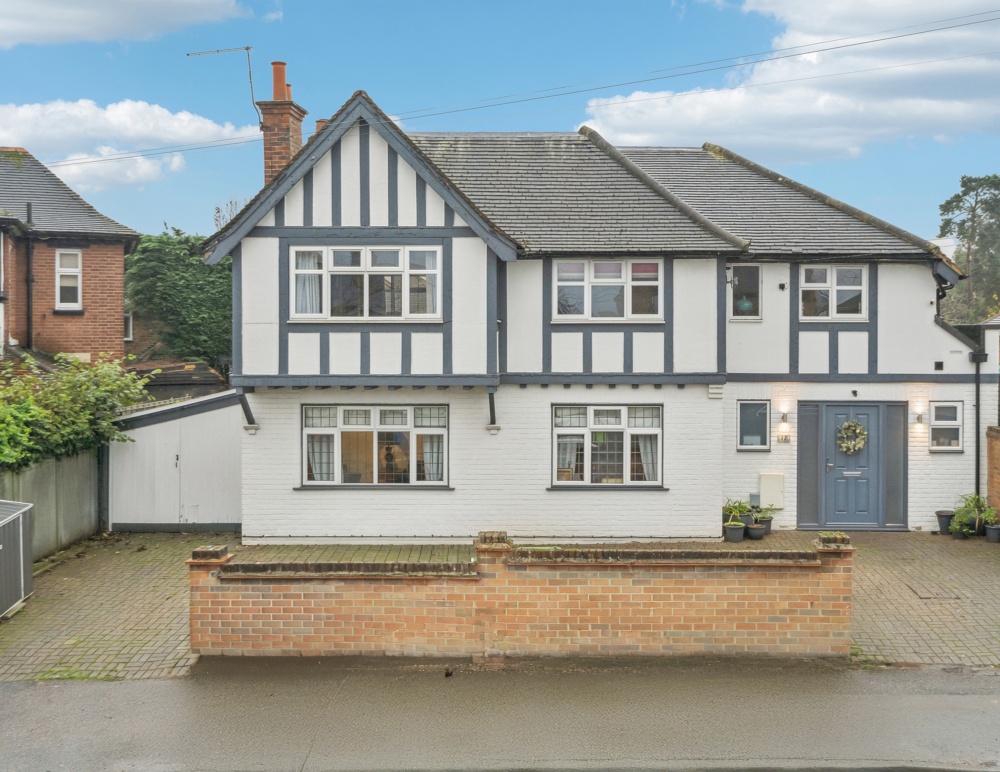 5 bedroom detached house for sale 0